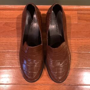 Brown embossed crocodile Aerosoles heeled loafers, sized 6.5/7